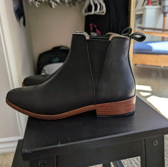 Nisolo Eva Chelsea Boot Black - Picture 7 of 9